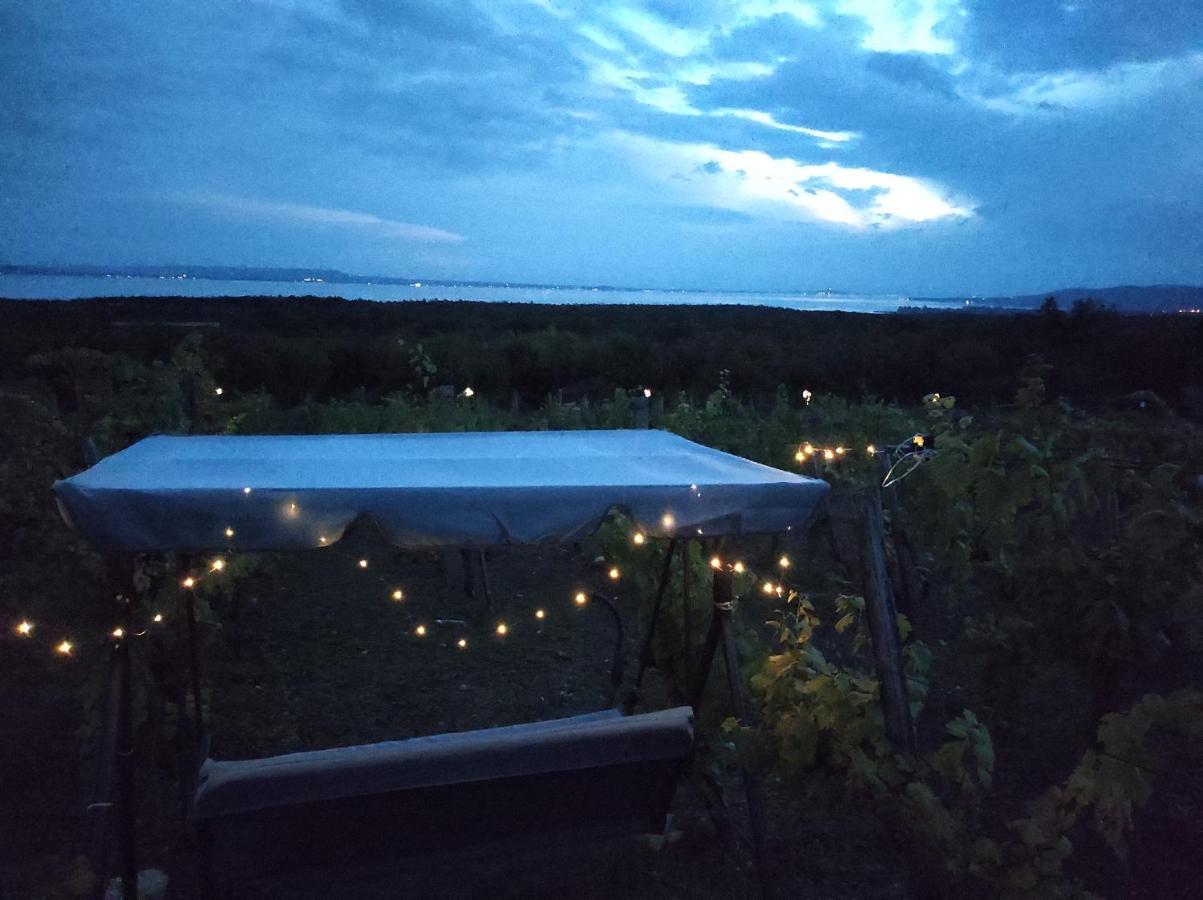 Napraszallas Vendeghaz Balatonakali Bagian luar foto