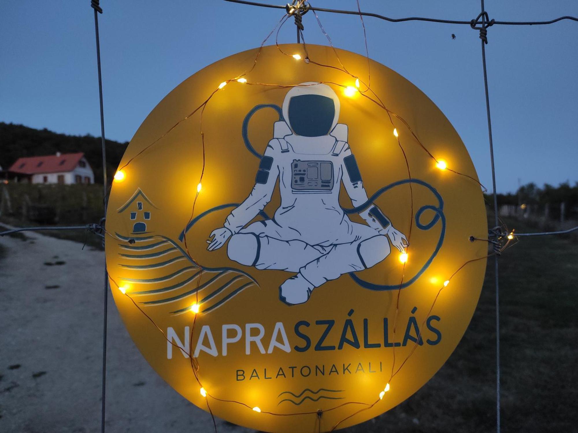 Napraszallas Vendeghaz Balatonakali Bagian luar foto